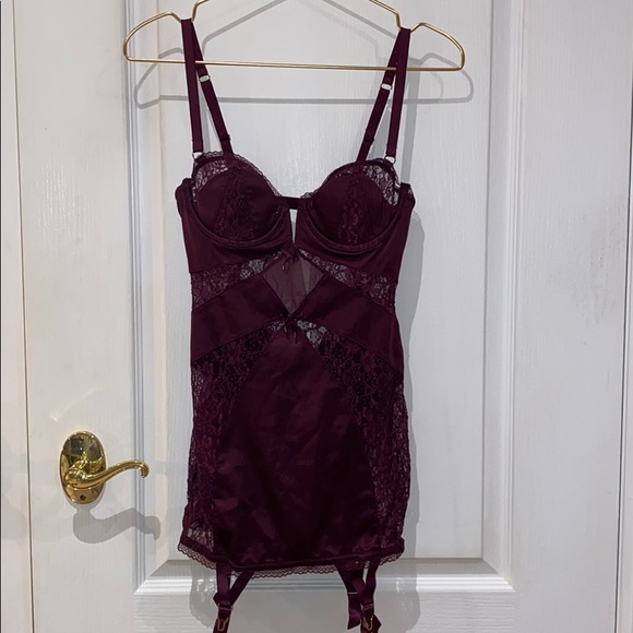 Victoria’s Secret Satin and Lace Bustier Lingerie - Picture 2 of 8